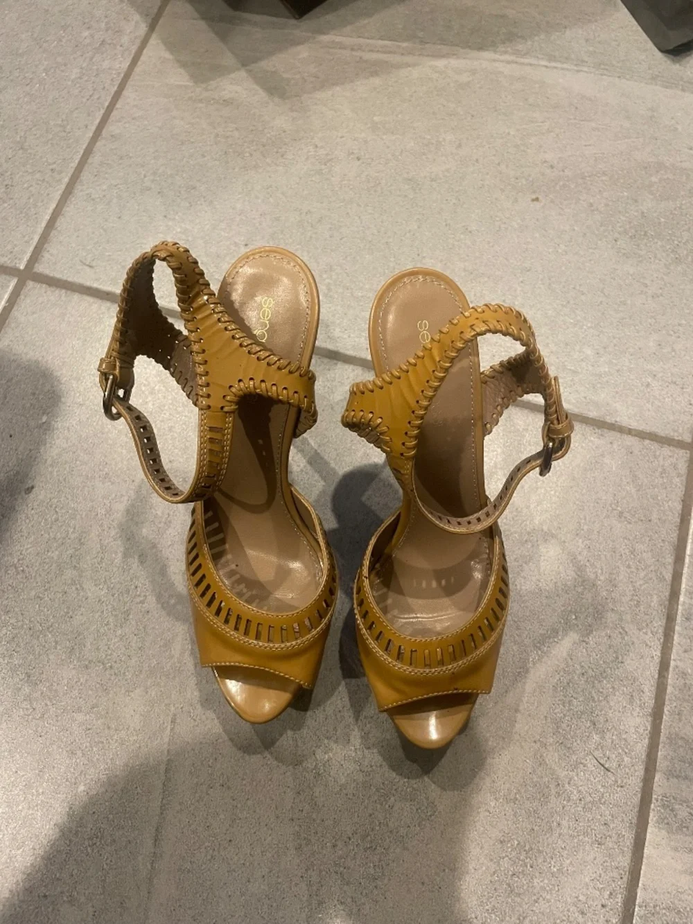 SERGIO ROSSI Tan Quarter Strap Platform Heels